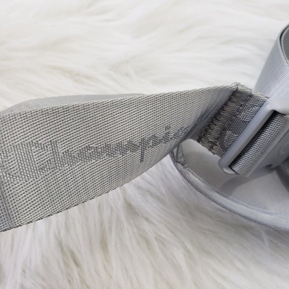 Champion NWOT Large Embroidered logo front waist fanny pack - Picture 12 of 13